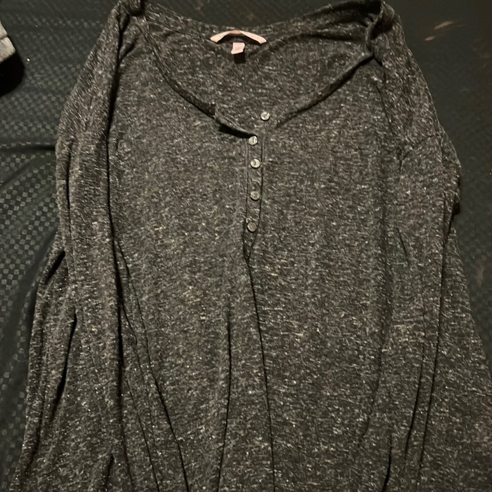 Gray long sleeve shirt